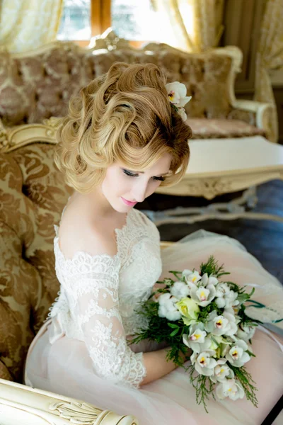 Bella sposa bionda — Foto Stock