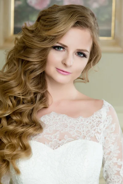 Portrait of beautiful blonde Bride — Stock Photo, Image