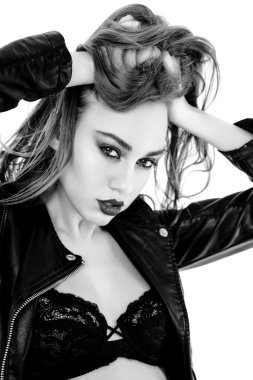 kadın siyah deri ceket