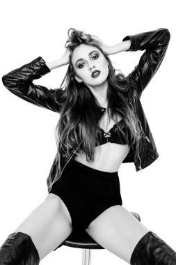 kadın siyah deri ceket