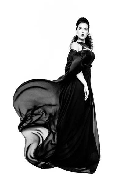 Mulher vestindo vestido de noite preto — Fotografia de Stock
