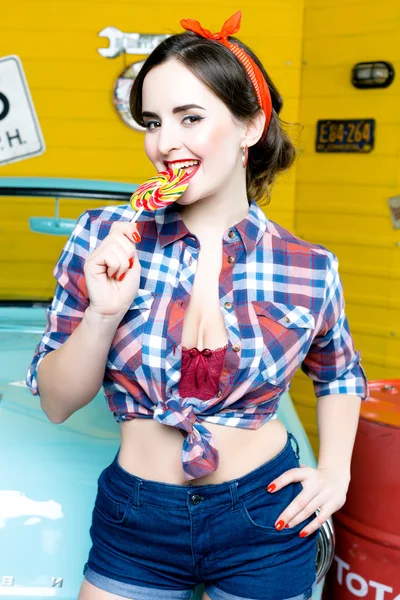 Vrouw met de stijl van de ee bedrijf lollipop — Stockfoto