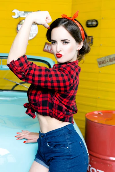 Mujer con estilo pinup — Foto de Stock