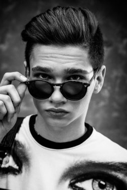 genç yakışıklı genç çocuk