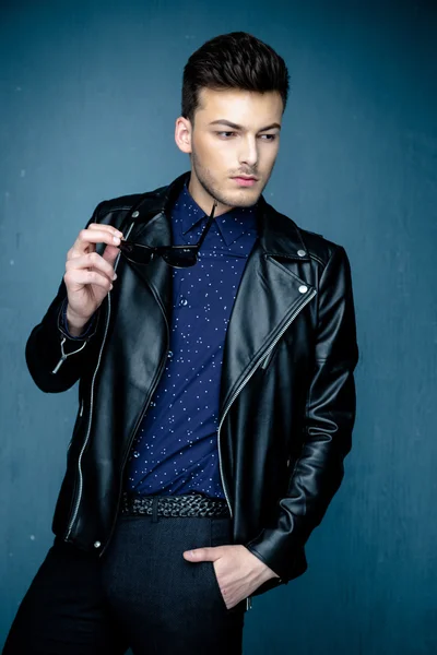 Portrait of guy wearing leather jacket — Stock Photo, Image