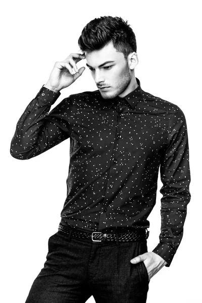 Casual yakışıklı işadamı 