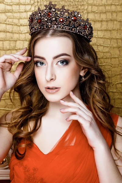 Beauty young queen — Stock Photo, Image