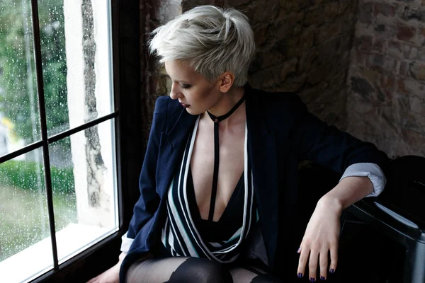 Sexy jonge vrouw in kousen — Stockfoto