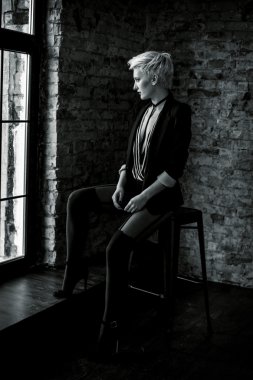 Seksi genç kadın külotlu çorapları