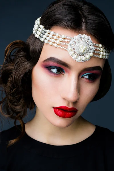 20'lerin tarzında plandaki kadın