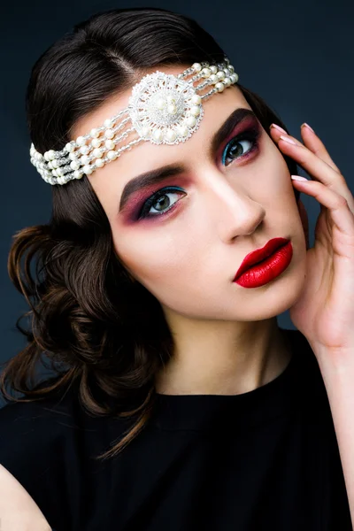 20'lerin tarzında plandaki kadın