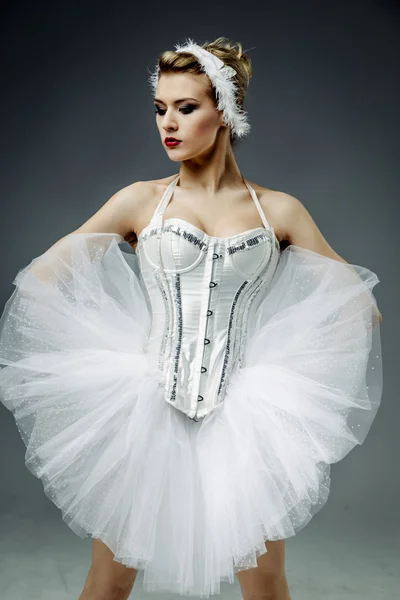 Klassische Balletttänzerin — Stockfoto