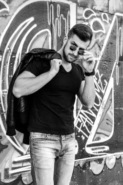 adam grafiti arka plan üzerinde