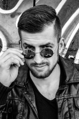 Portre adamı kapatın