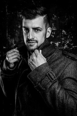 yakışıklı erkek giyim ceket