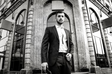 Yakışıklı erkek ceketi