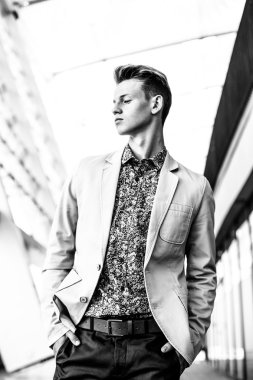 yakışıklı delikanlı