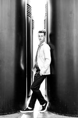 yakışıklı delikanlı