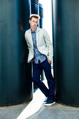 yakışıklı delikanlı