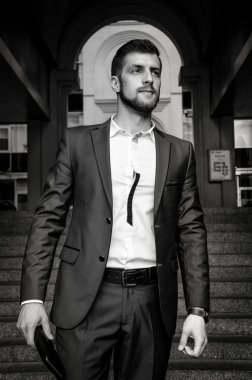 Yakışıklı erkek ceketi