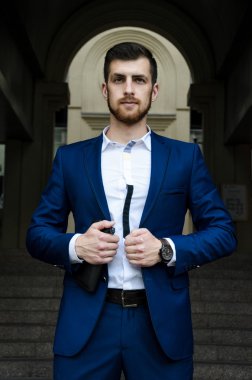 Yakışıklı erkek ceketi