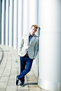 yakışıklı delikanlı