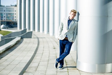 yakışıklı delikanlı