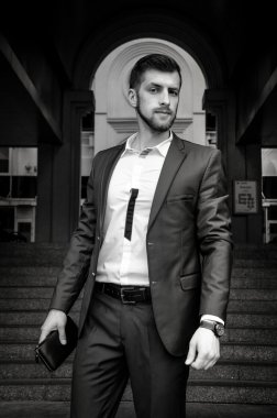 Yakışıklı erkek ceketi