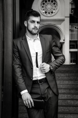 Yakışıklı erkek ceketi