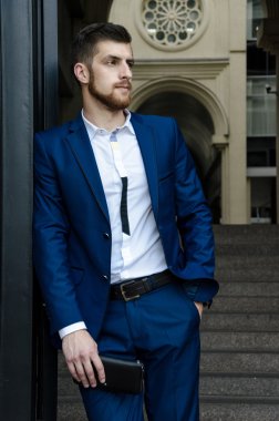 Yakışıklı erkek ceketi