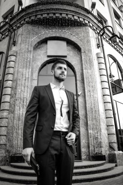 Yakışıklı erkek ceketi