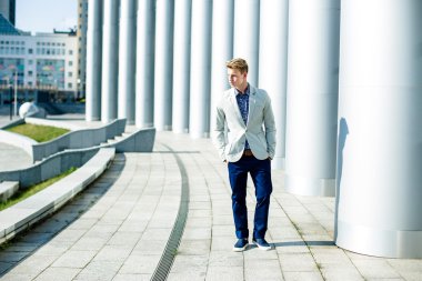 yakışıklı delikanlı