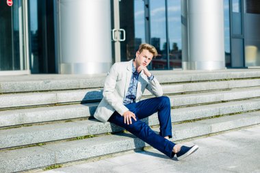 yakışıklı delikanlı