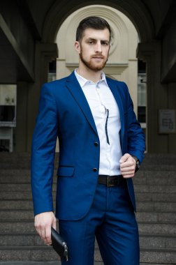 Yakışıklı erkek ceketi