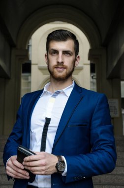 Yakışıklı erkek ceketi