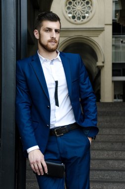 Yakışıklı erkek ceketi