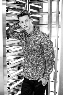 yakışıklı delikanlı