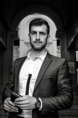 Yakışıklı erkek ceketi