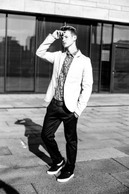 yakışıklı delikanlı