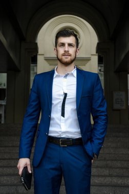 Yakışıklı erkek ceketi