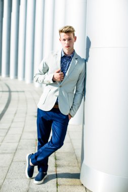 yakışıklı delikanlı