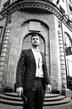 Yakışıklı erkek ceketi