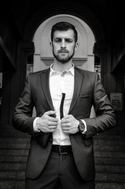 Yakışıklı erkek ceketi