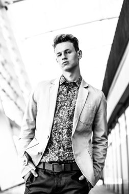 yakışıklı delikanlı