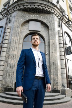 Yakışıklı erkek ceketi