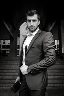 Yakışıklı erkek ceketi