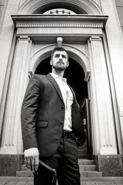 Yakışıklı erkek ceketi