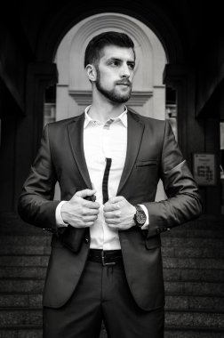 Yakışıklı erkek ceketi