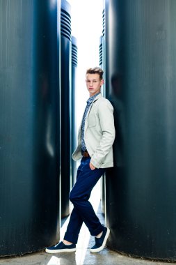 yakışıklı delikanlı