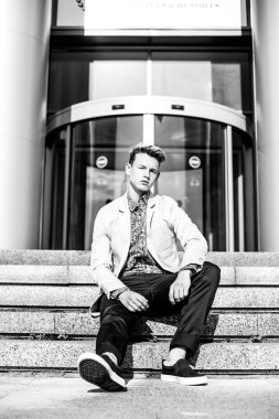 yakışıklı delikanlı